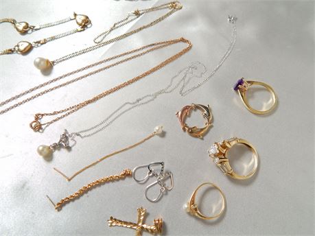 14K Gold Scrap with wearable Pieces 25.32 grams (27SA)