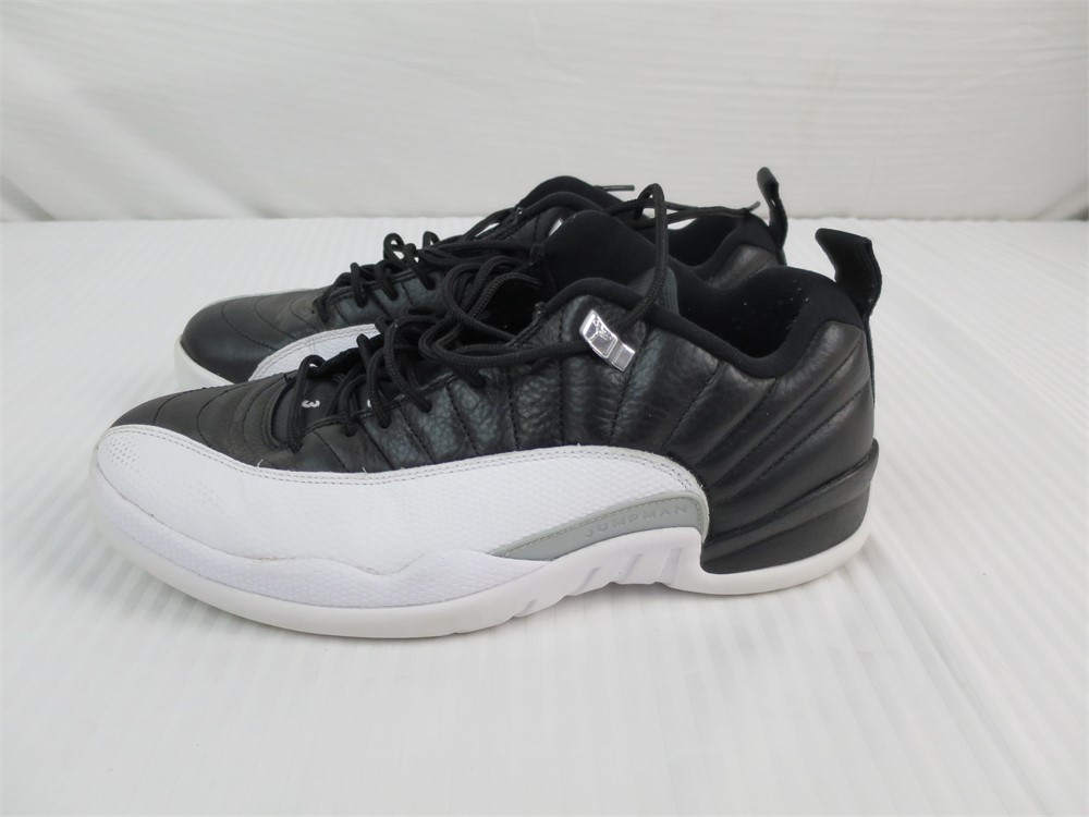 ShopTheSalvationArmy - Michael Jordan Tennis shoes-Men size 11-Used (670)