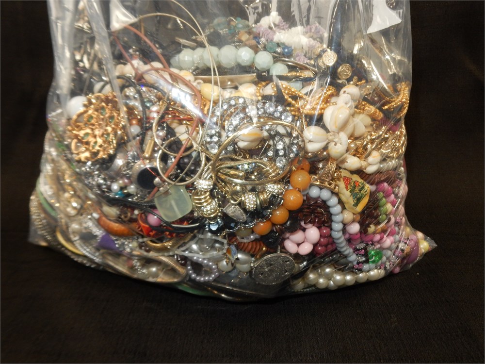 ShopTheSalvationArmy - Lot of 100% Unsorted Jewelry 21.76lbs