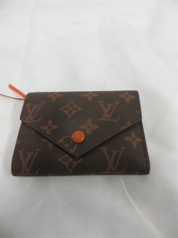 tiny louis vuitton wallet