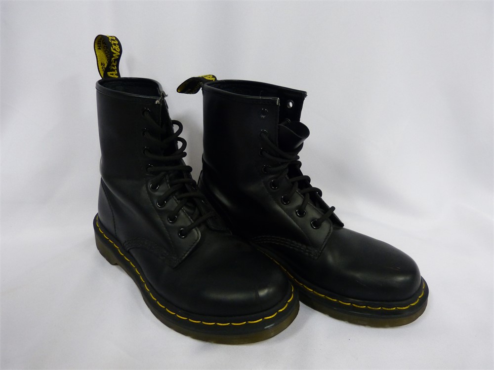 ShopTheSalvationArmy - Doc. Martens Black Boots Size 8 Euro 39
