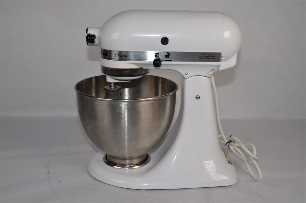 ShopTheSalvationArmy Kitchen Aid Classic Series Stand Mixer w/ Whisk