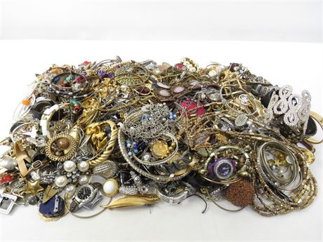 ShopTheSalvationArmy - 19.625 LBS; 100% Unsorted Metal Costume Jewelry ...