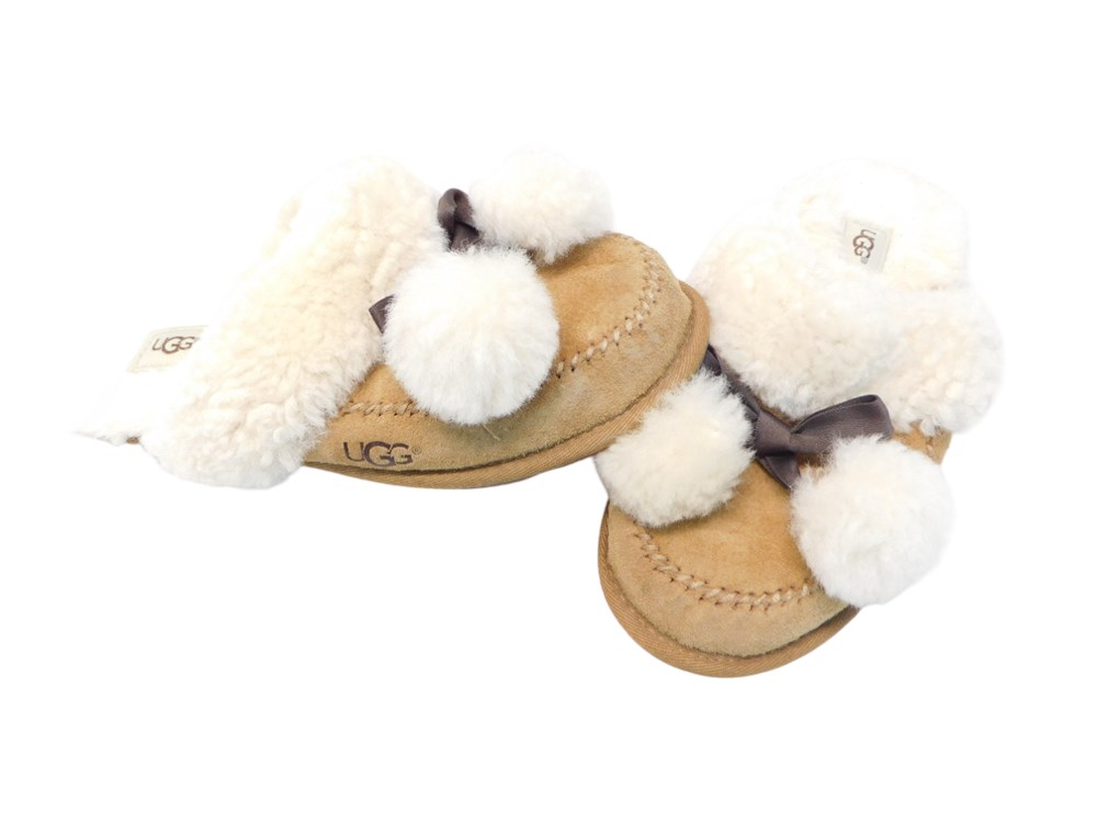 ShopTheSalvationArmy - UGG Pom Pom Slippers: Women size 5 (P174)