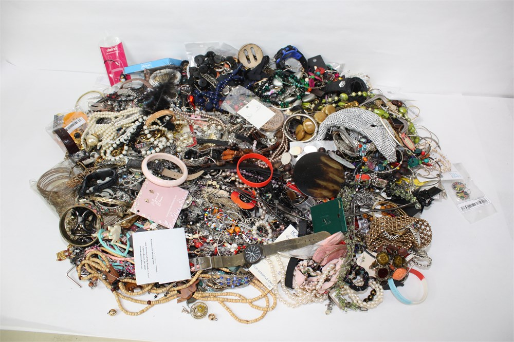 ShopTheSalvationArmy - Unsorted Jewelry Lot 32 lbs 8oz (500) 2501