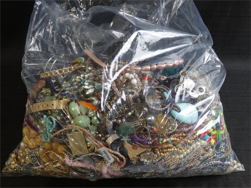 ShopTheSalvationArmy - Lot of 100% Unsorted Jewelry 20.68lbs