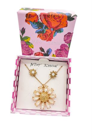 ShopTheSalvationArmy - NIB Betsey Johnson Crystal Daisy Pendant ...