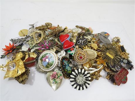 Lot of Fashion Brooches, 2 Lbs 11.3 Ounces