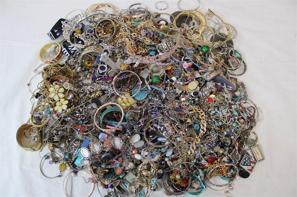 ShopTheSalvationArmy - Costume Jewelry Lot #18: 20.5 pounds (100% ...