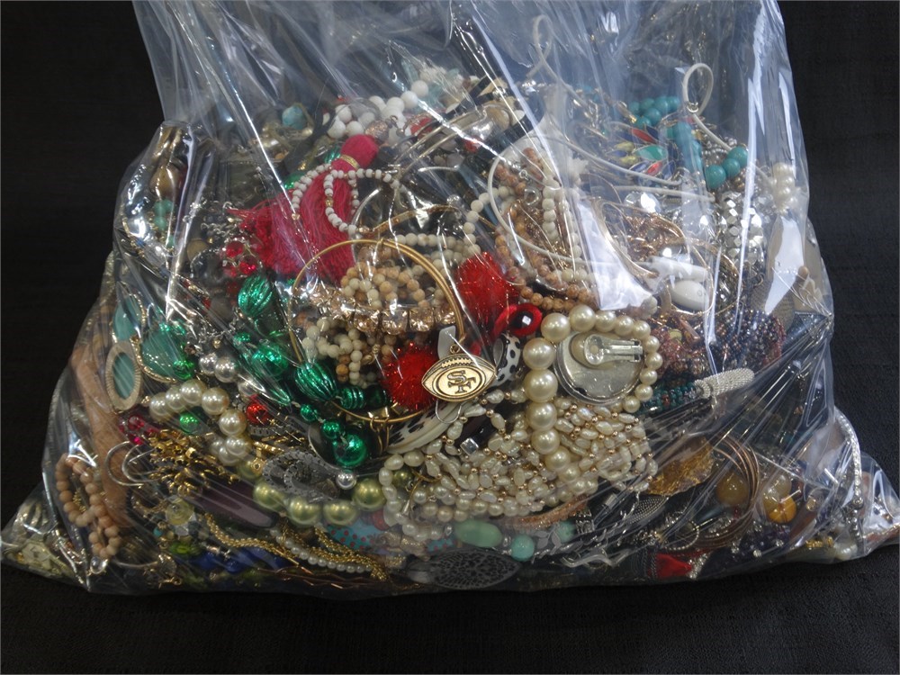ShopTheSalvationArmy - Lot of 100% Unsorted Jewelry 21.70lbs