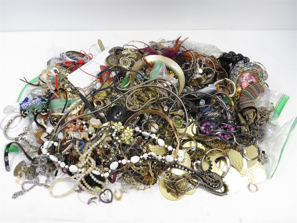 ShopTheSalvationArmy - 100% Unsorted Costume Jewelry Lot #2: 18.8 Lbs ...