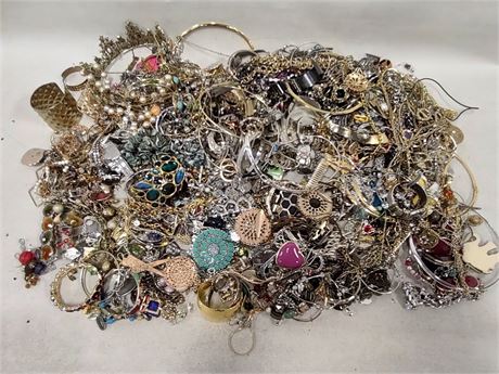 ShopTheSalvationArmy - 100% Unsorted Costume Jewelry Lot #2 21.13 lbs ...