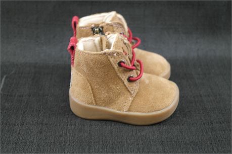 Ugg Childs Unisex Kristjan Chukka Boot Size 0/1  Tan Leather #10971141