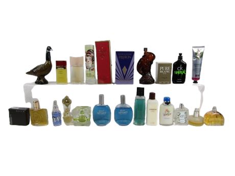 Assorted Fragrances and Cosmetics Lot: 23 Pieces [SB503]