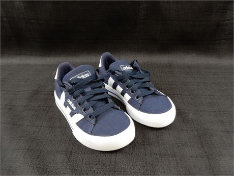 Adidas Daily 3.0 Kids Sneaker Size 11 Unisex