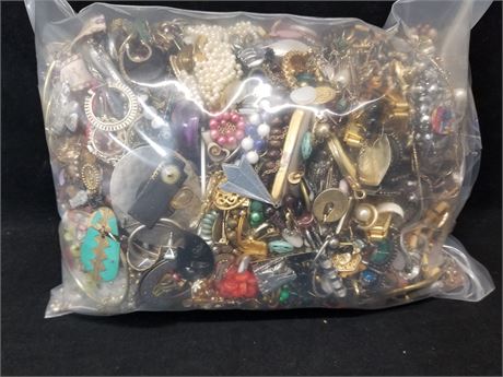 ShopTheSalvationArmy - Unsorted Costume Jewelry, Scrap. Metal, Broken ...