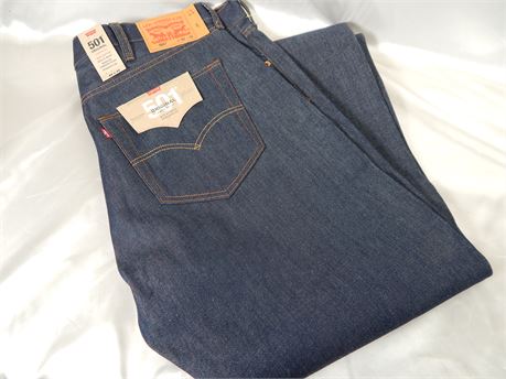 Levi 501 Shrink-to-Fit Jeans Size 42 / 32 (270R3B)