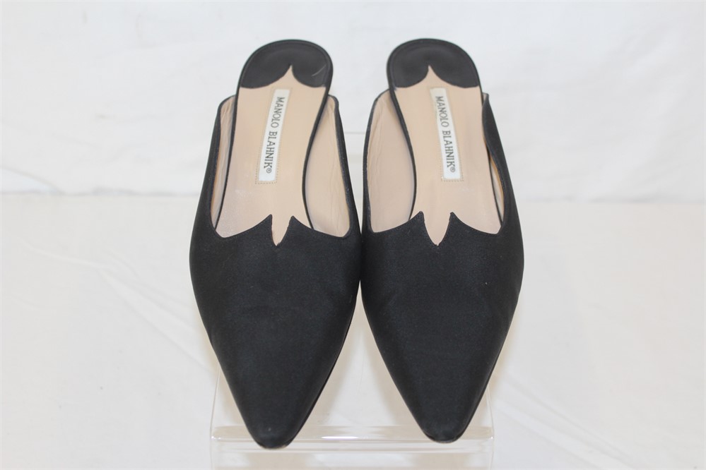 ShopTheSalvationArmy - Manolo Blahnik Black Kitten Heel Shoes Size 39