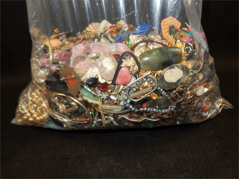 ShopTheSalvationArmy - Lot of 100% Unsorted Jewelry 21.17lbs
